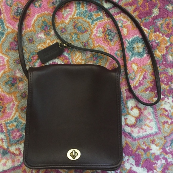 Coach Handbags - Coach Vintage Mahogany Compact Bag 9620